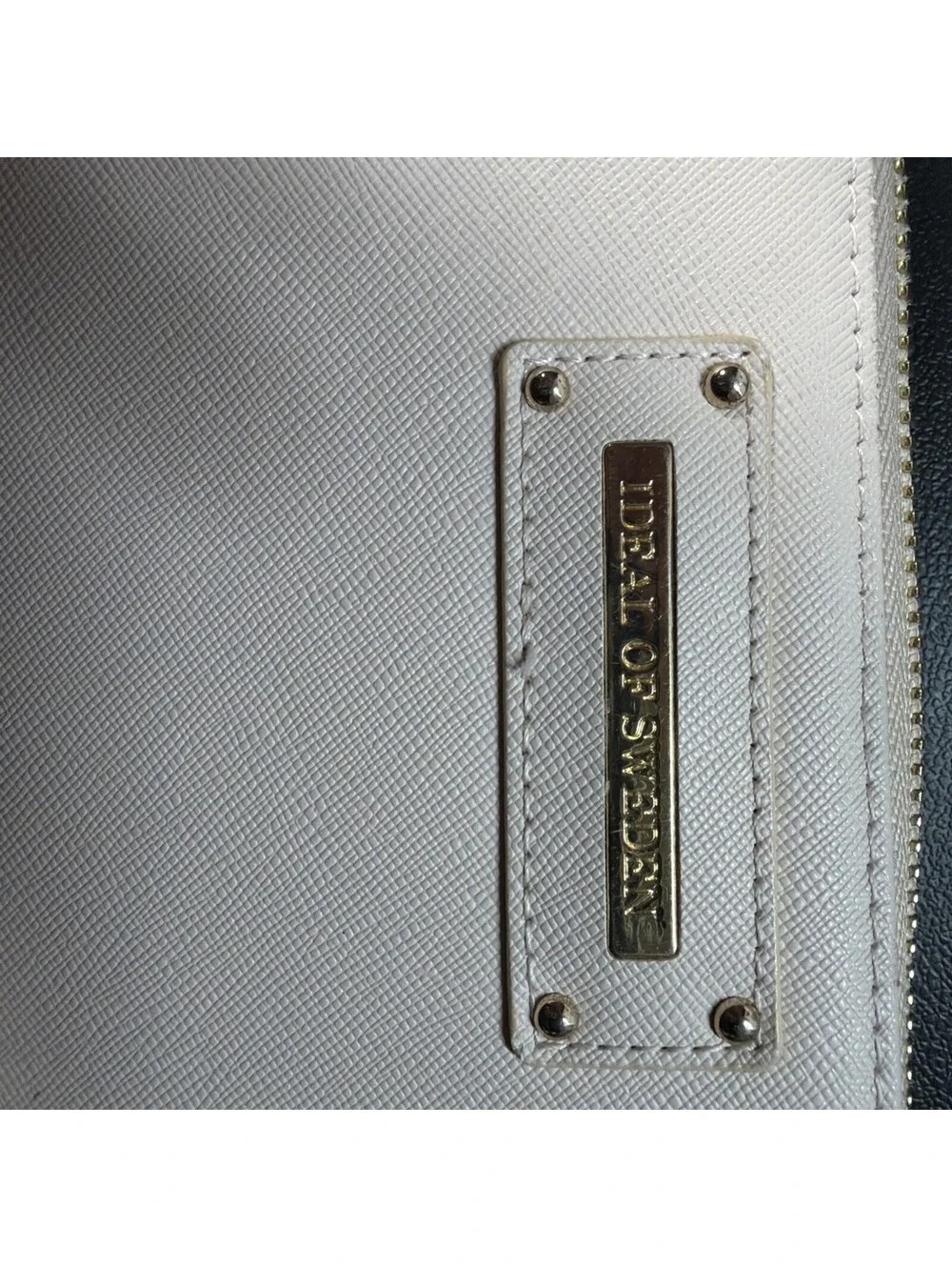 IDEAL OF SWEDEN White Zip Around Wallet Saffiano Style Gold Tone Hardware